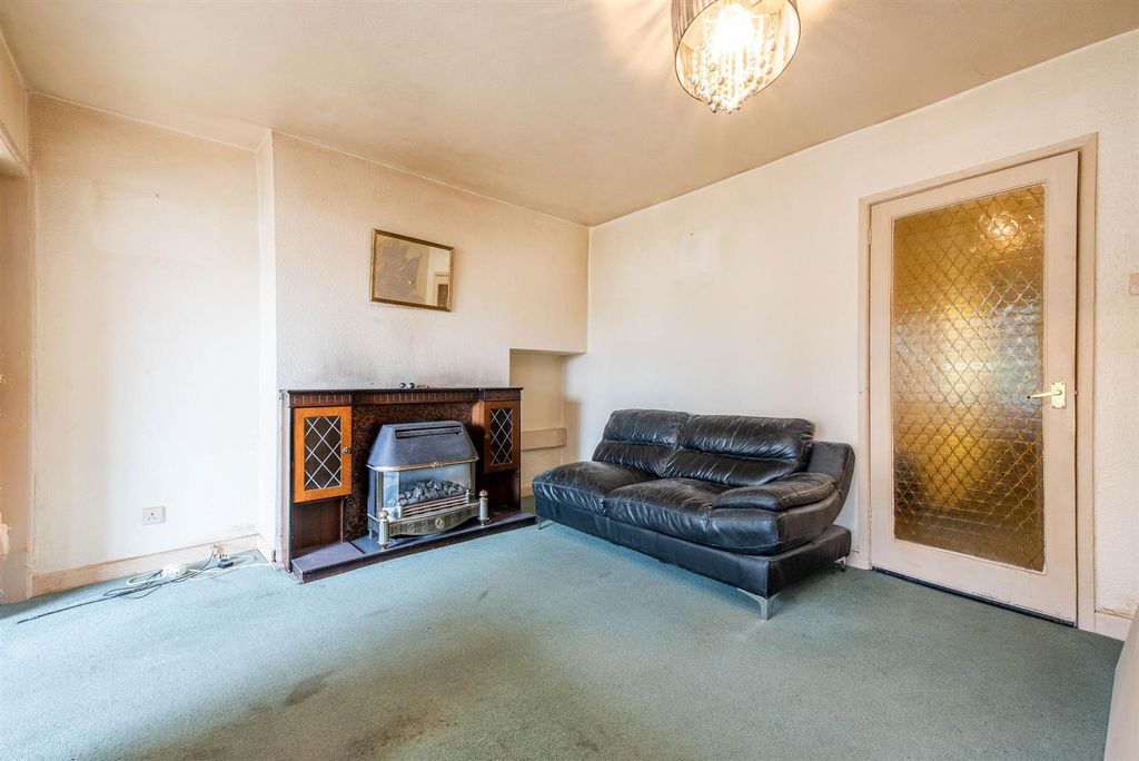 Property photo 2 of 19 Lounge