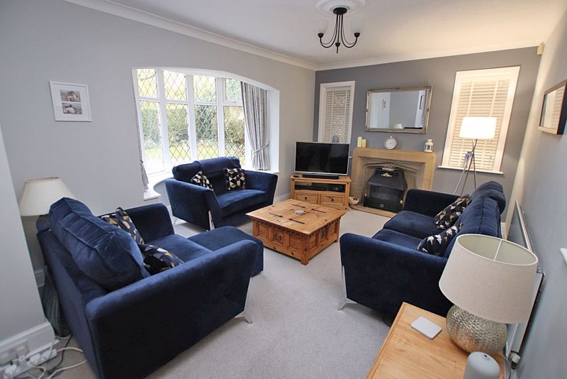 Property photo 3 of 31 Lounge