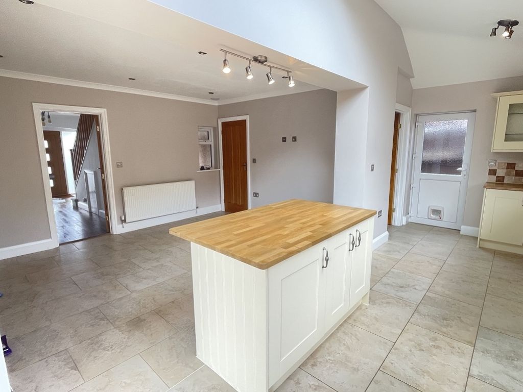 Property photo 3 of 17 12 Roundhill Close, Exeter - Kitchen1