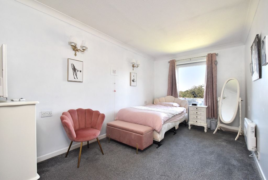 Property photo 2 of 10 5212561