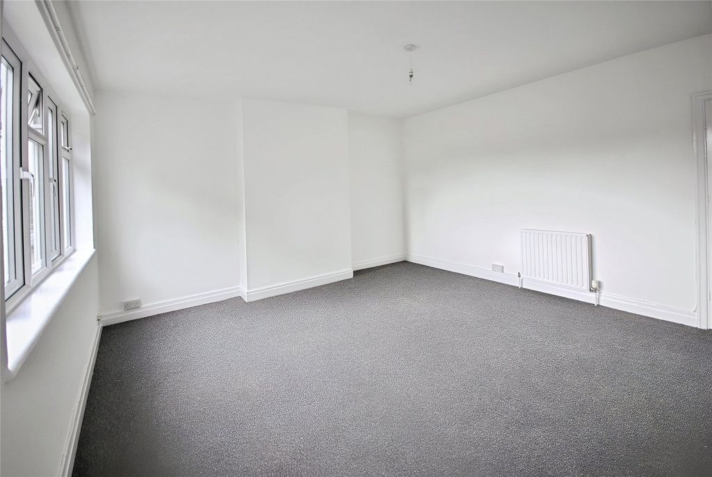 Property photo 3 of 8 Bedroom