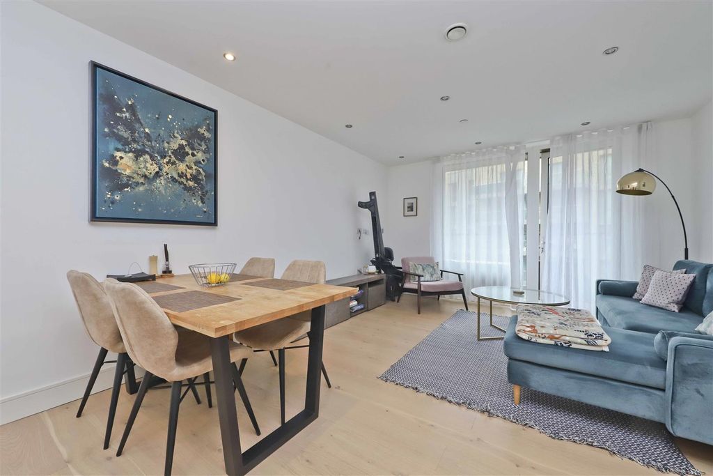 Property photo 1 of 13 Living Room