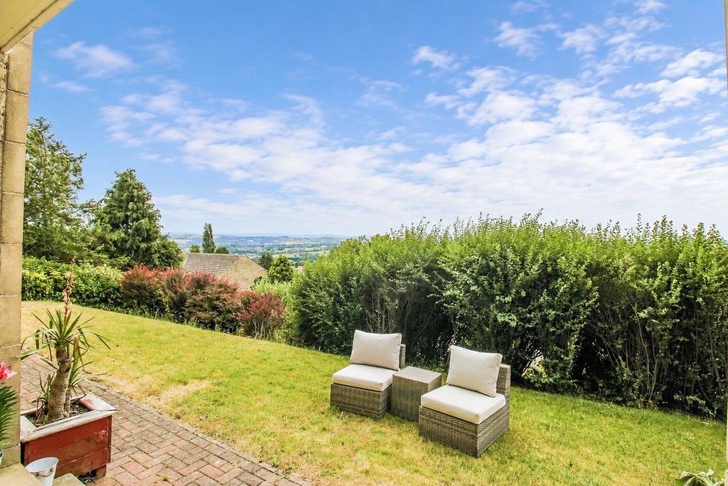 Property photo 2 of 10 Outside