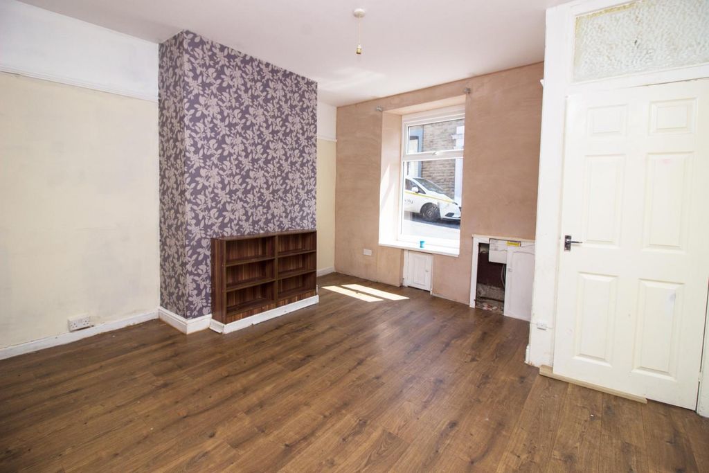 Property photo 3 of 6