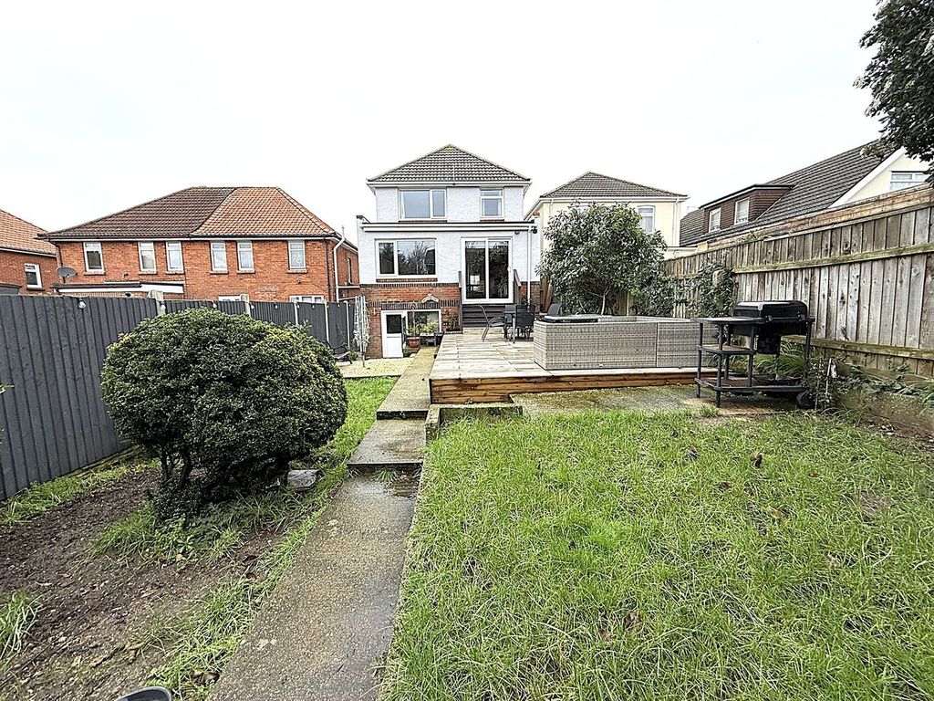 Property photo 2 of 32