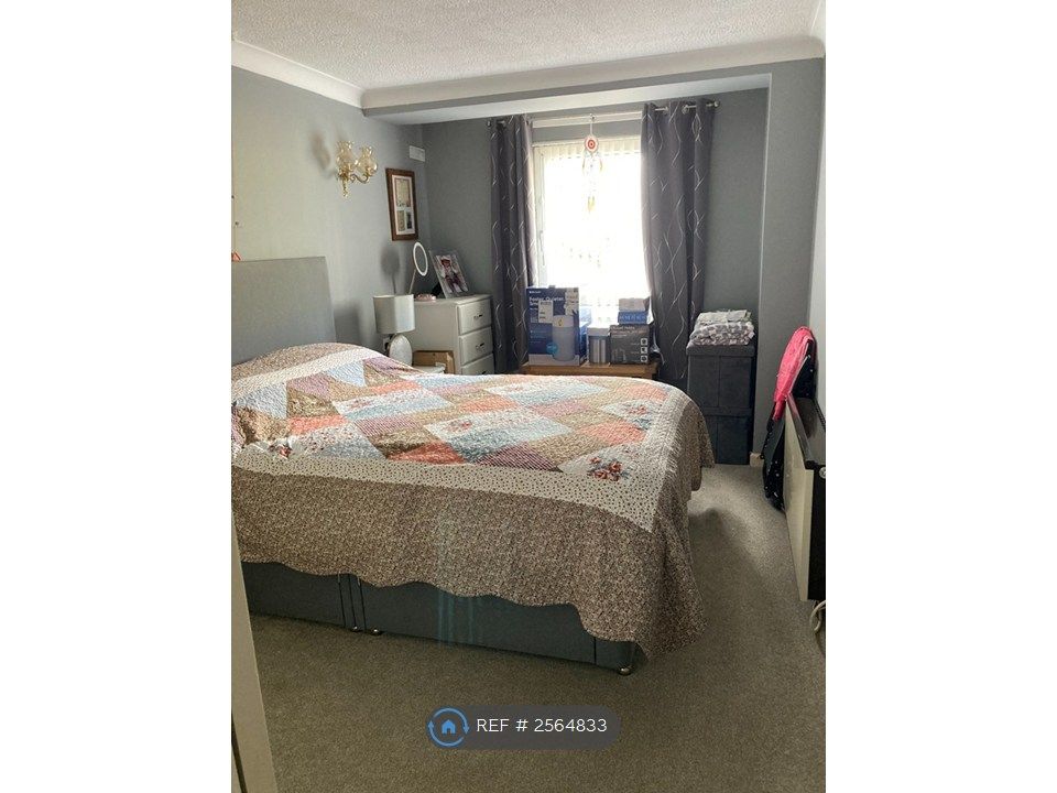 Property photo 3 of 7 Double Bedroom