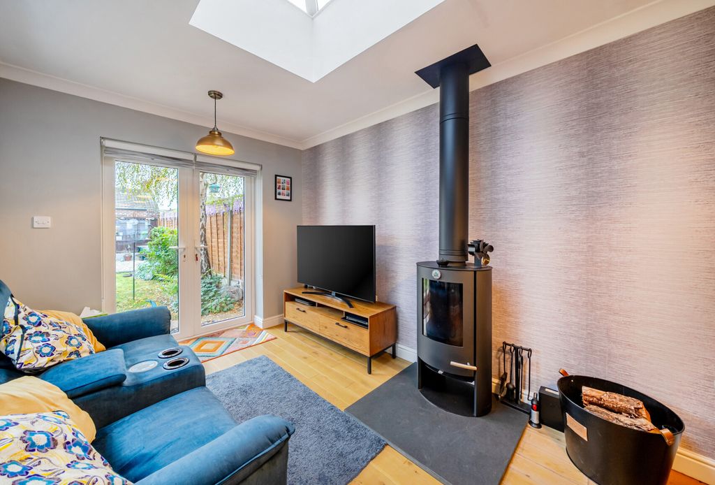 Property photo 3 of 11 1371947-19-6908E6...