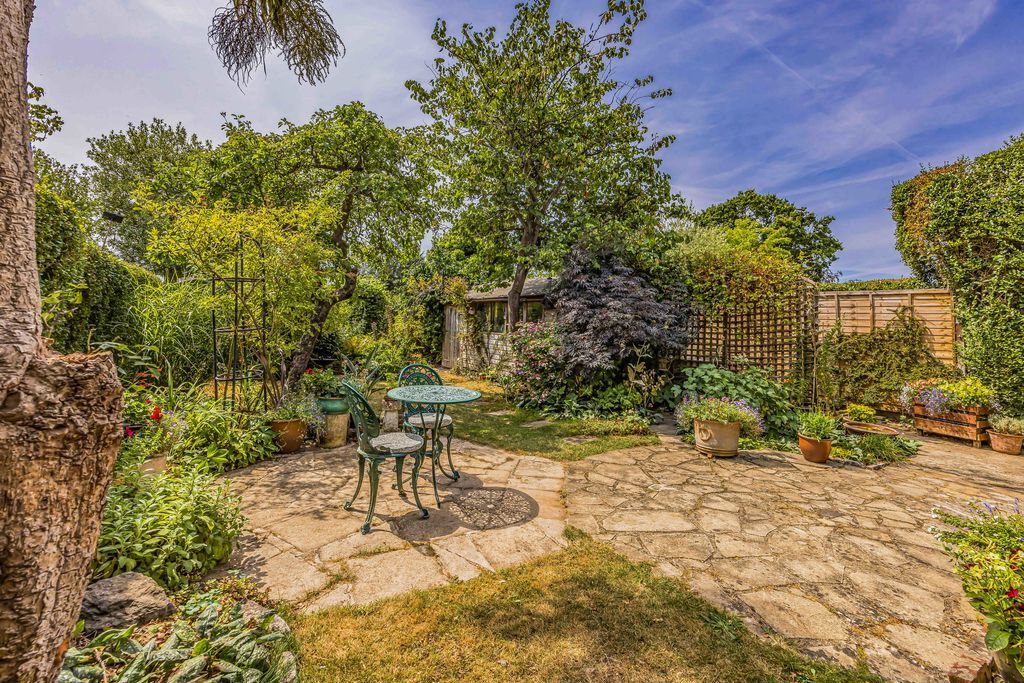 Property photo 3 of 32 Photo 43