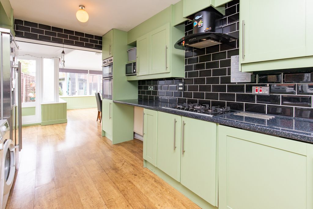 Property photo 3 of 16 Kitchen