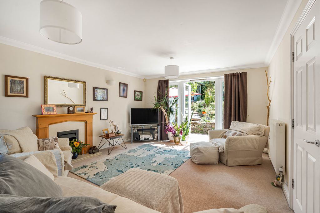 Property photo 2 of 31