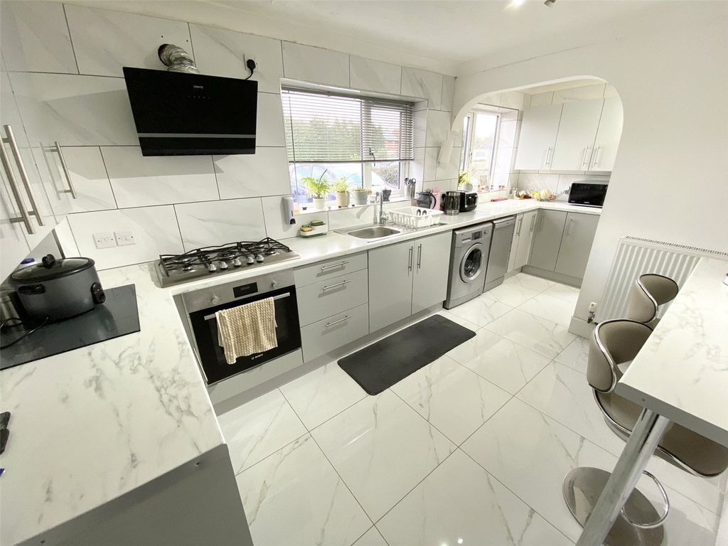 Property photo 2 of 24 Picture No. 17