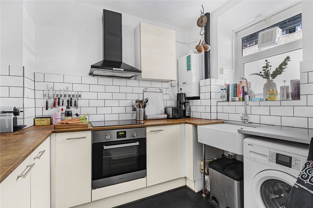Property photo 2 of 19 Kitchen