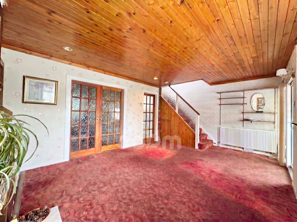 Property photo 3 of 28 Antonine Road, Bearsden Lounge