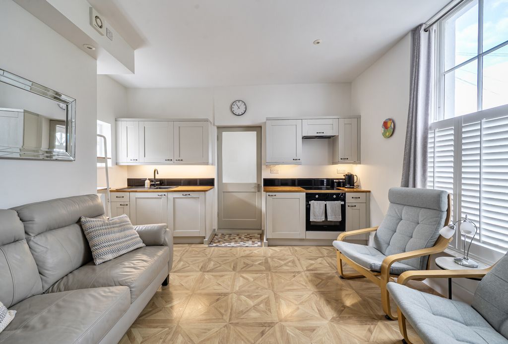 Property photo 2 of 9 1458721-16-6A0346...