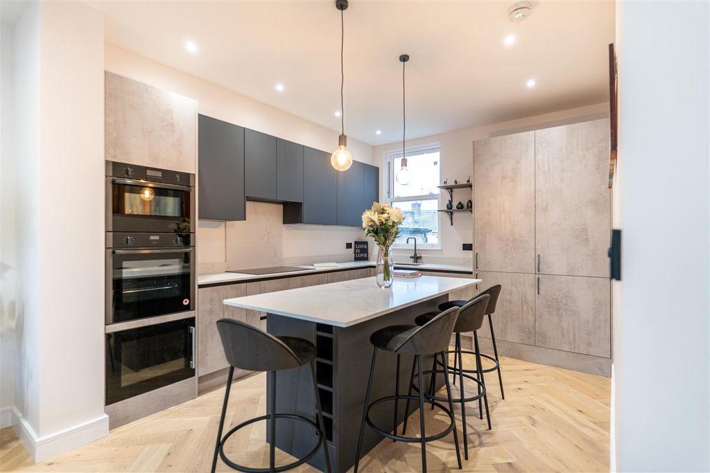 Property photo 2 of 25 13.Jpg