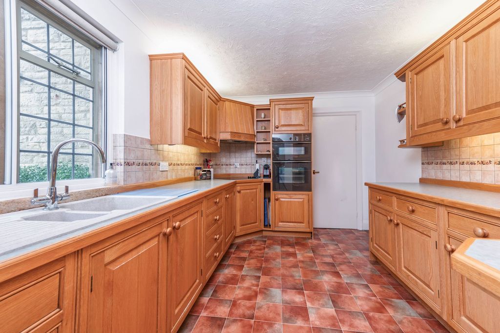Property photo 3 of 22 Kitchen