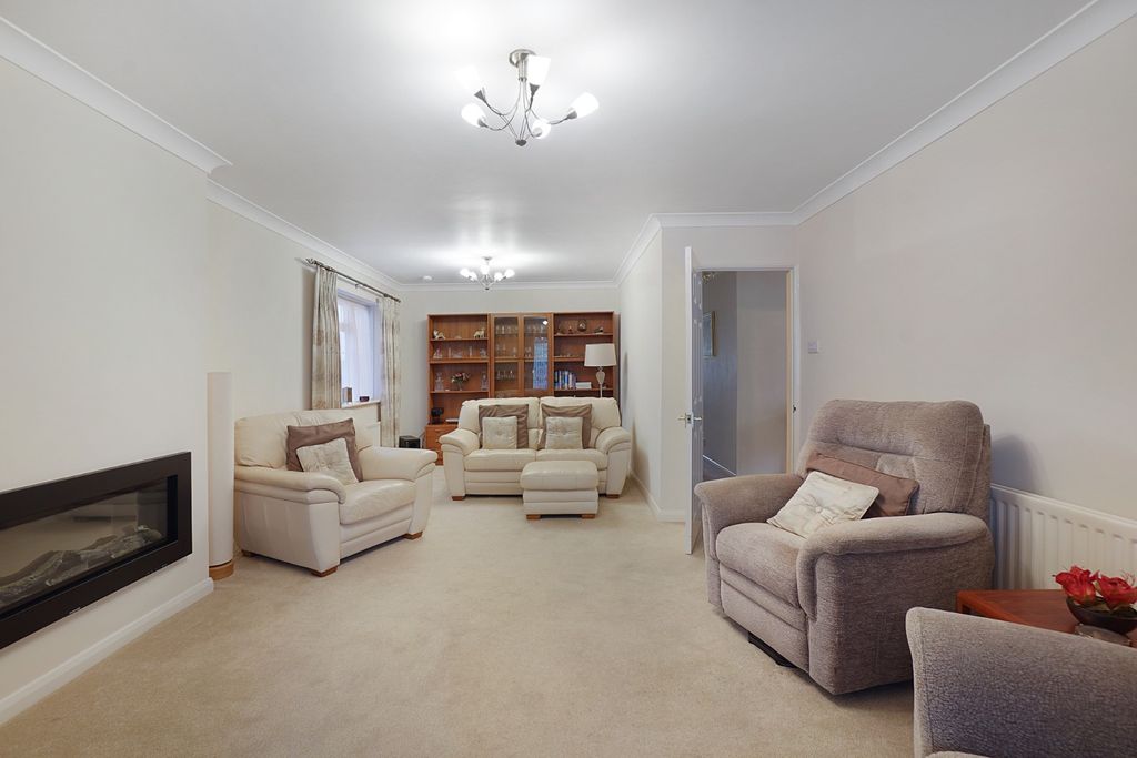 Property photo 3 of 17 4358328