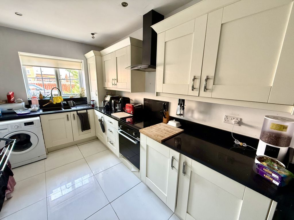 Property photo 3 of 10 Img_3899
