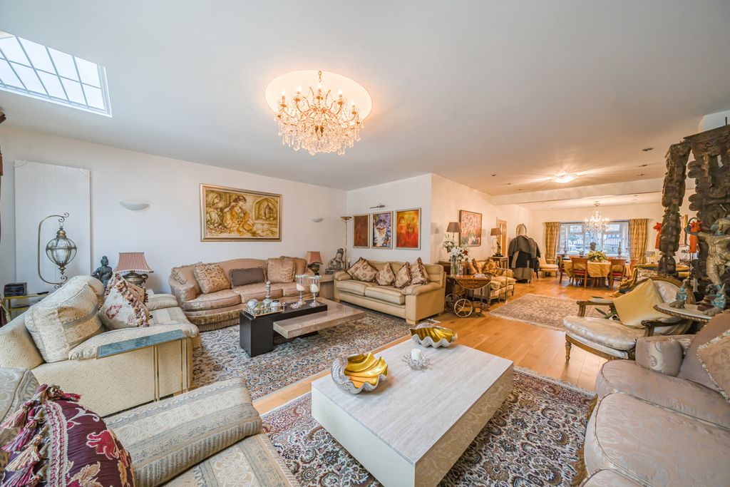 Property photo 3 of 31 Reception