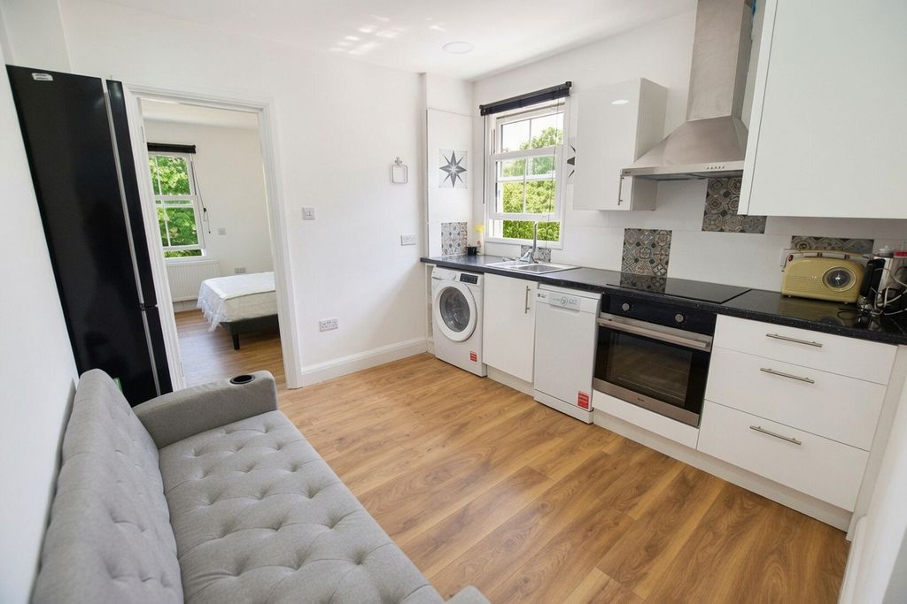 Property photo 1 of 3