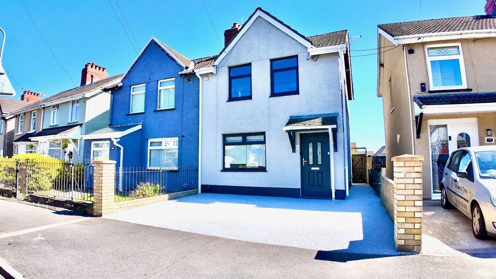 Property photo 1 of 32