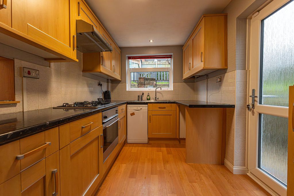 Property photo 2 of 25