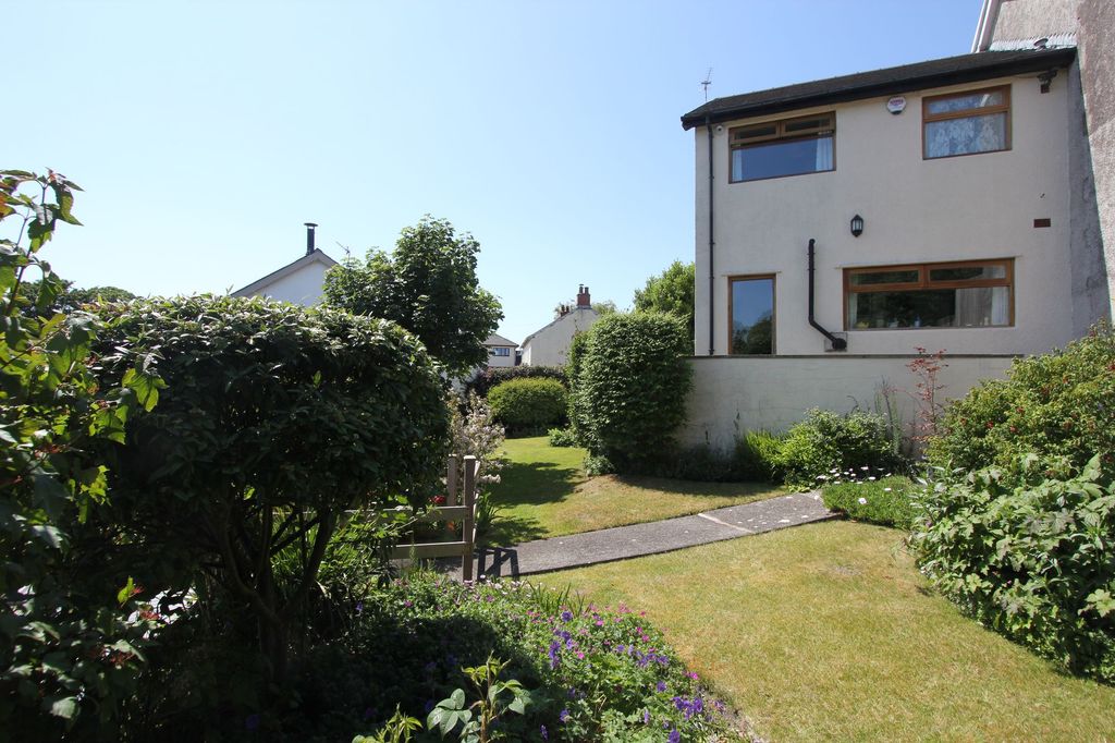 Property photo 1 of 32