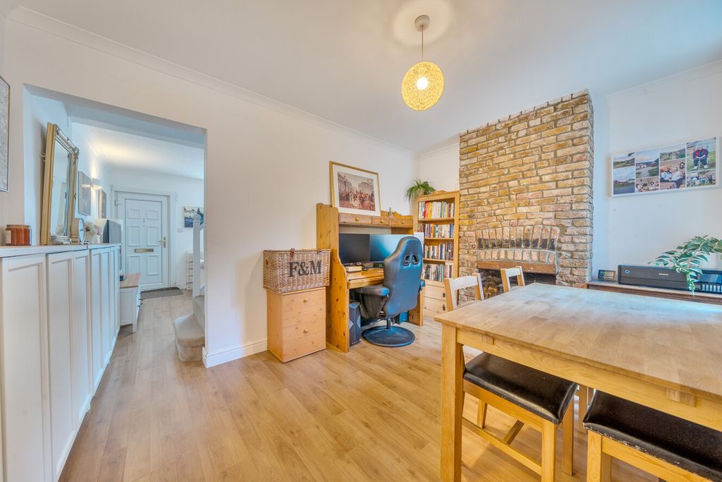 Property photo 3 of 15 1524730-7-6Ab2d9E...