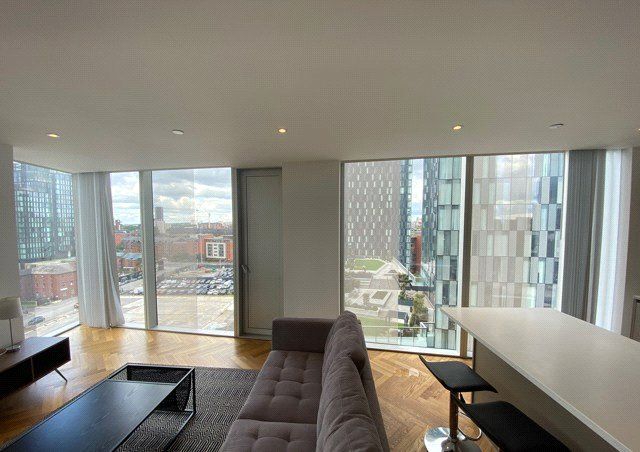 Property photo 3 of 30 Living Room