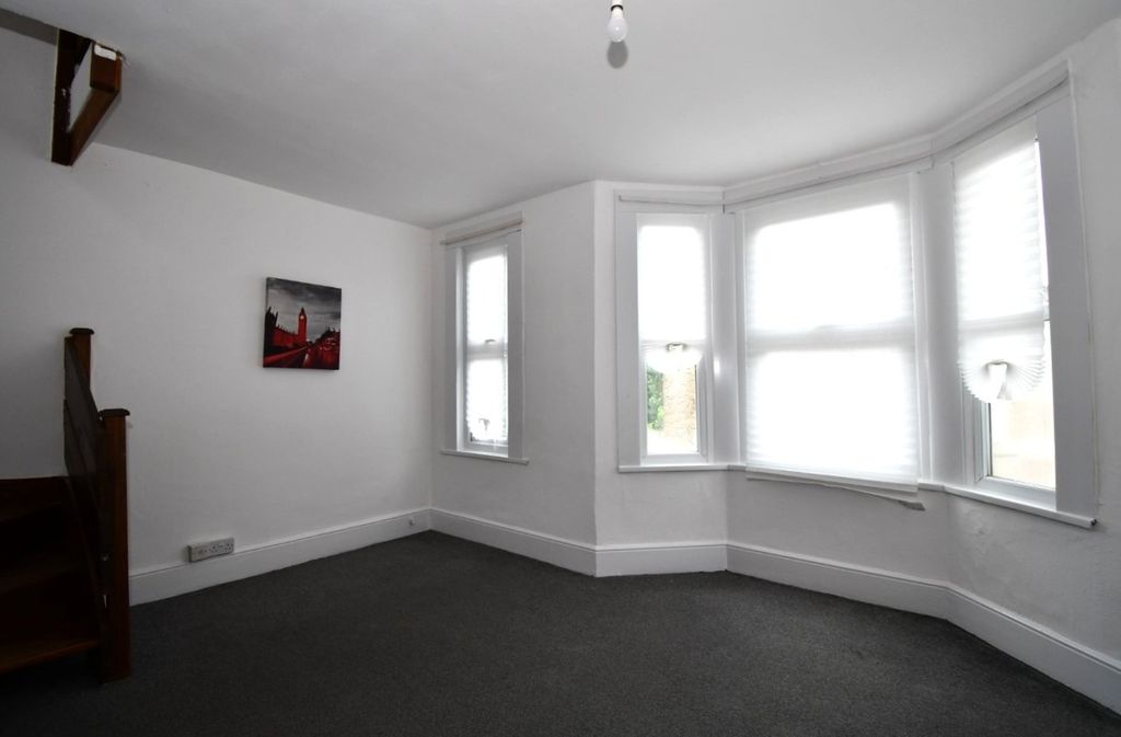 Property photo 3 of 9 4166052