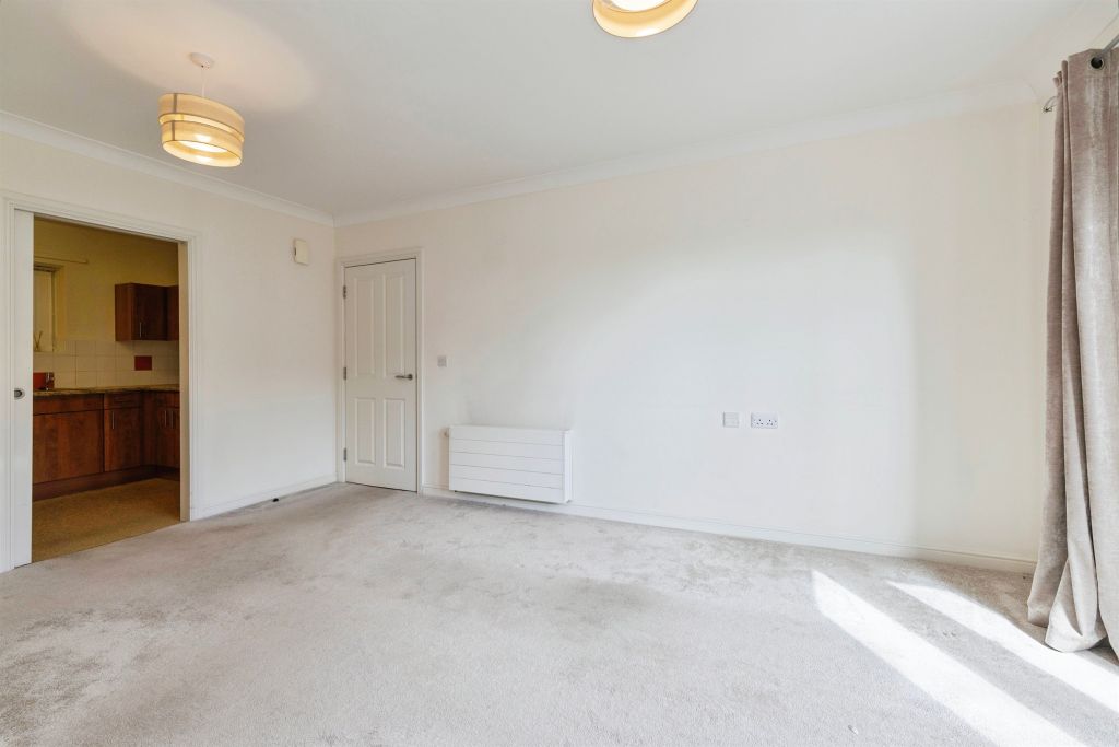 2 bed flat for saleHartfields, Hartlepool TS26 photo 4