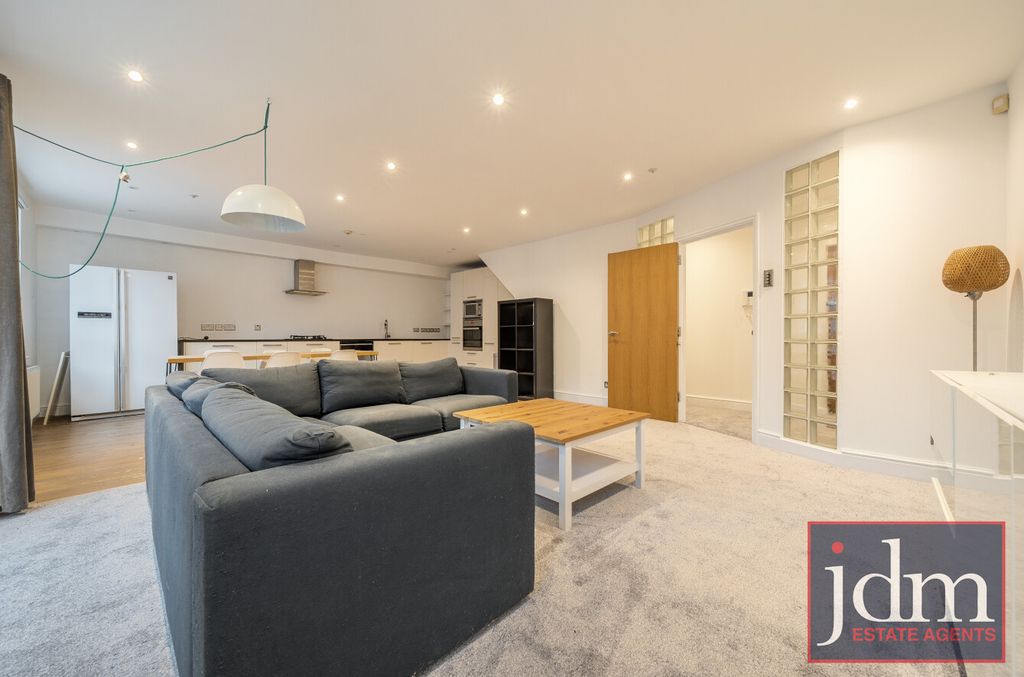 Property photo 1 of 13 489Cb040-8F2c-43d...