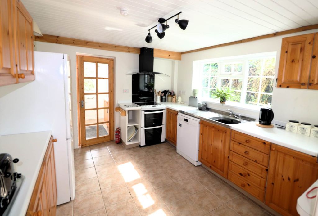 Property photo 2 of 21