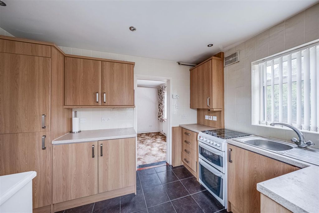 Property photo 3 of 19 Kitchen