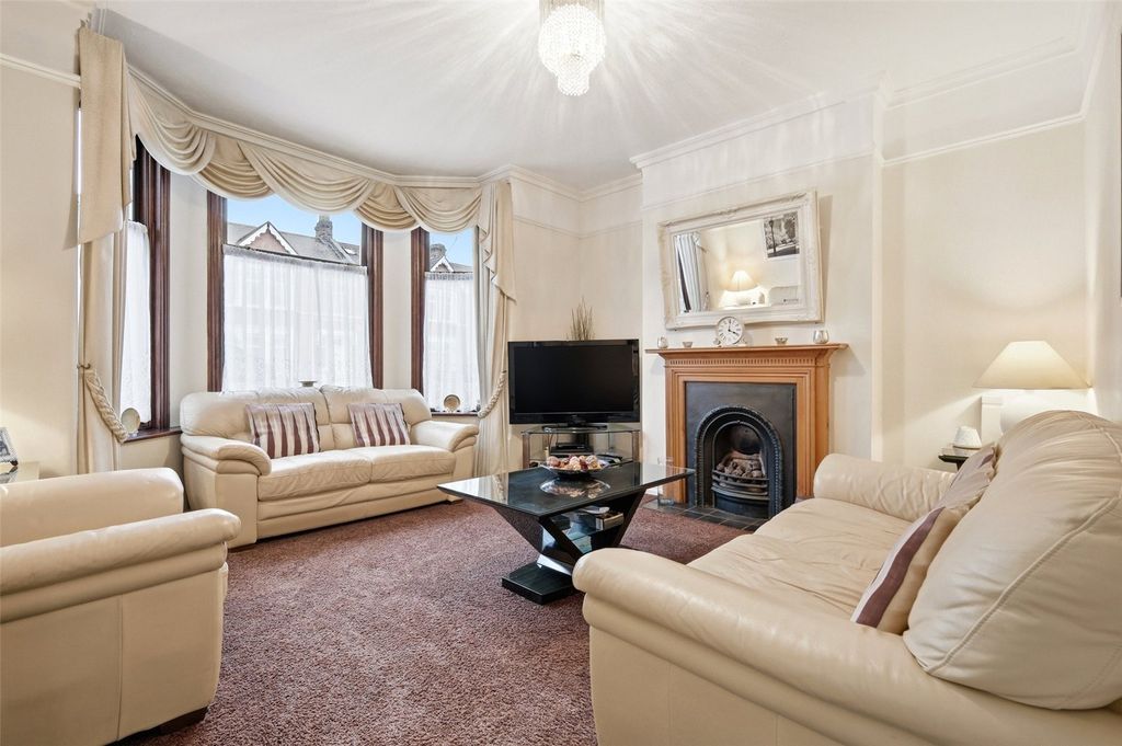 Property photo 2 of 29 Picture No. 14