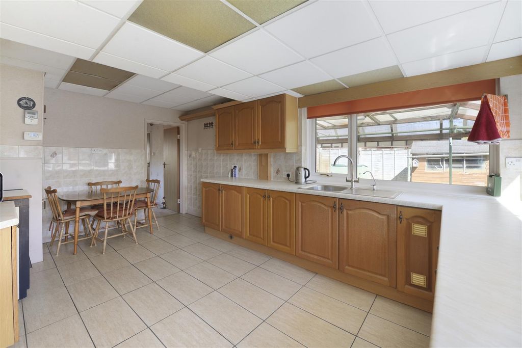 Property photo 2 of 16 29Maidstone06.Jpg