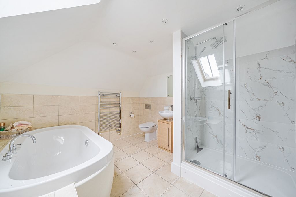 Additional image 9 of 3 bed flat for saleEnborne Gate, Newbury RG14