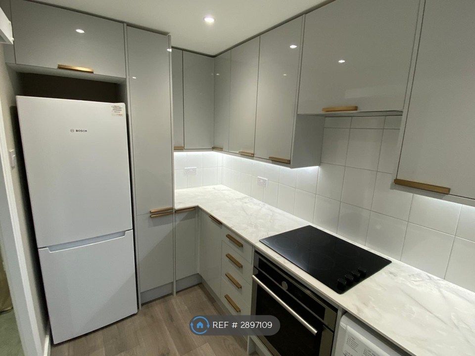 Property photo 1 of 9 Kitchen