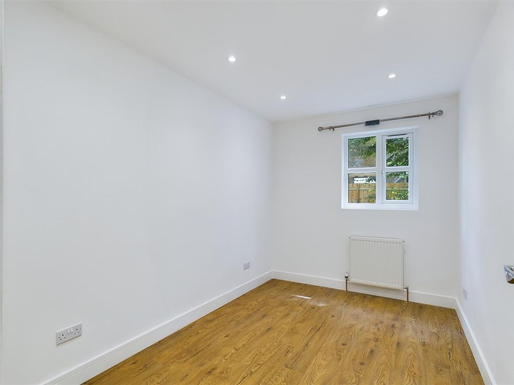 Property photo 3 of 16 Cam01167G0-Pr0135-Still001.Jpg