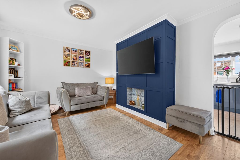 Property photo 2 of 31 5301819
