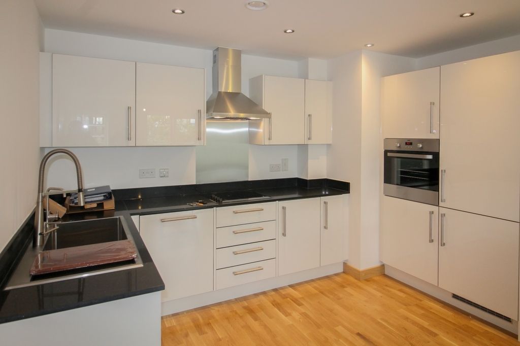 Property photo 2 of 7 Kitchen