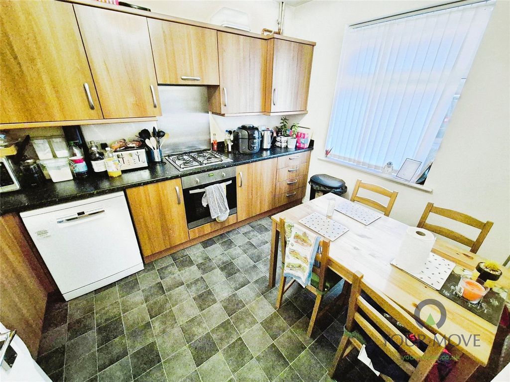 Property photo 3 of 12 Kitchen