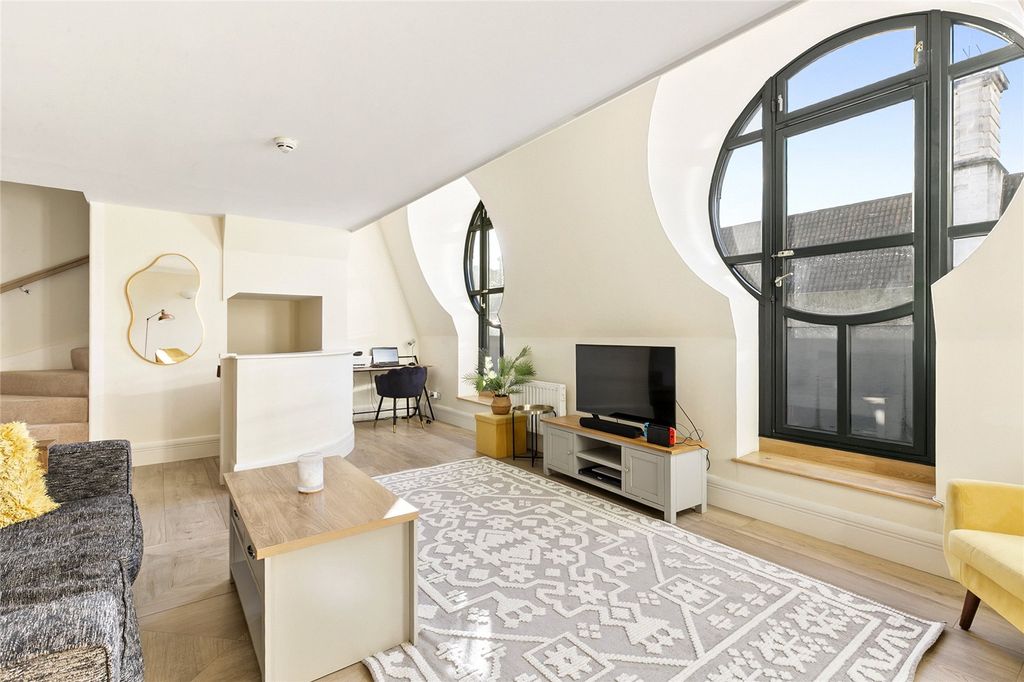 Property photo 1 of 18 Picture No. 13