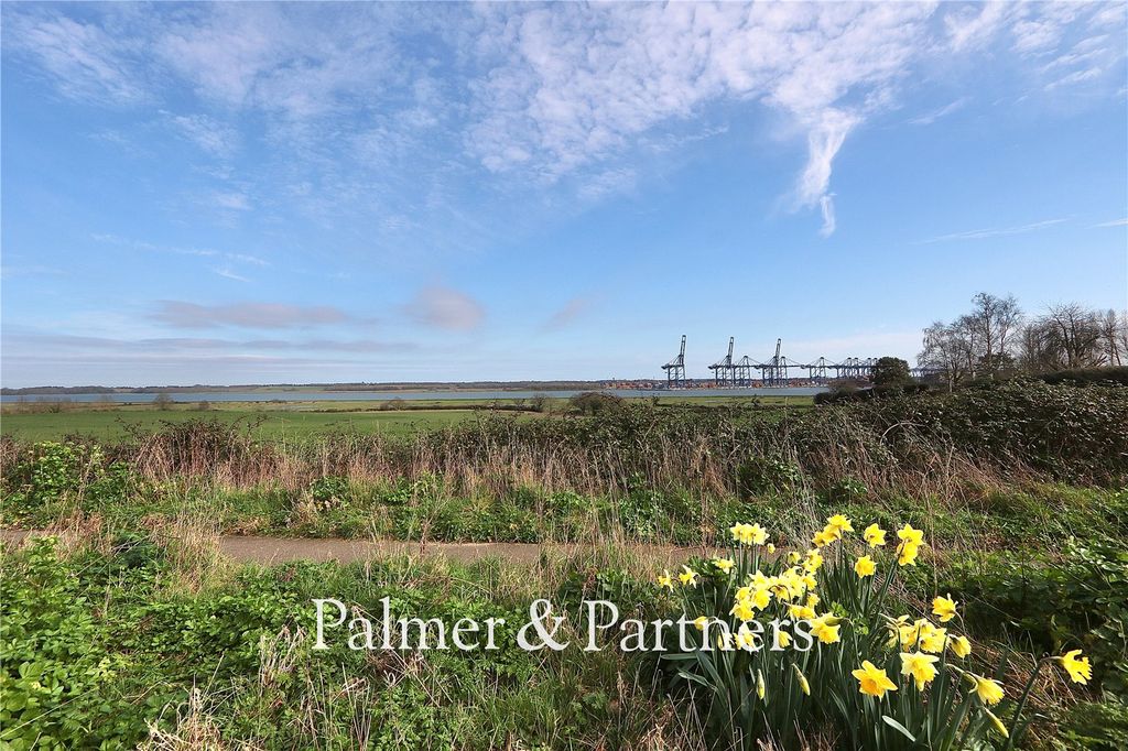 Property photo 2 of 25 Picture No. 08