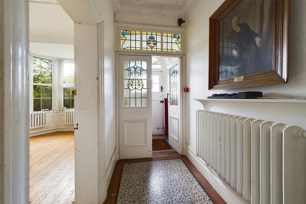 Property photo 3 of 8 Photo 2