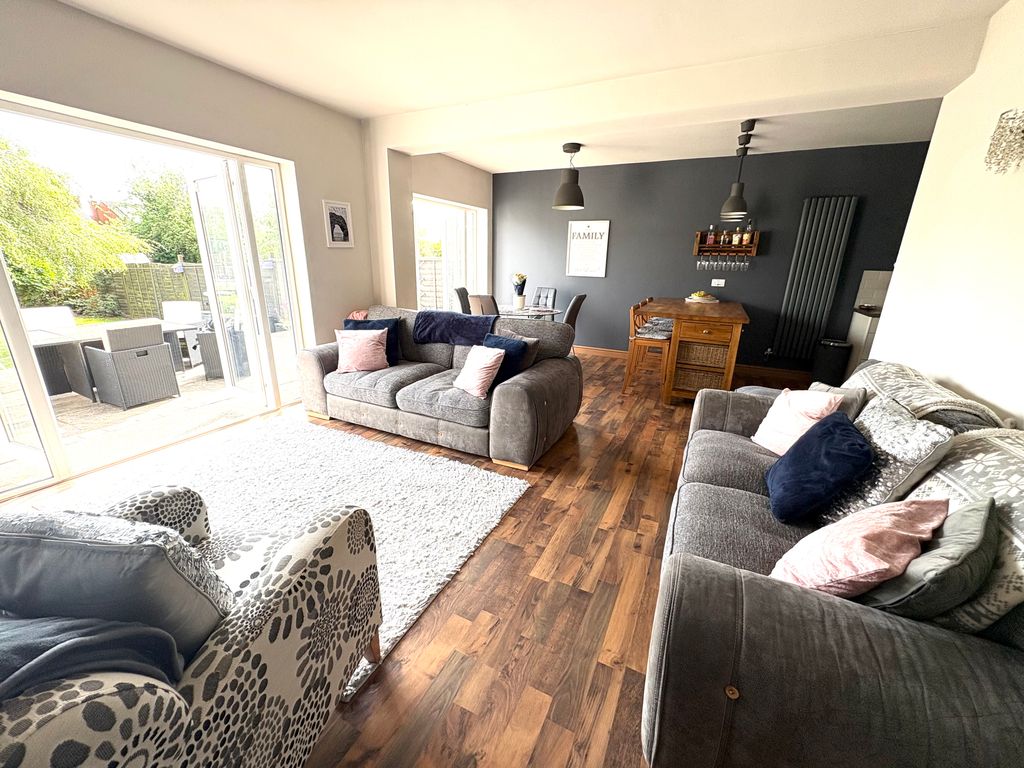 Property photo 2 of 48 Open Plan Living Room