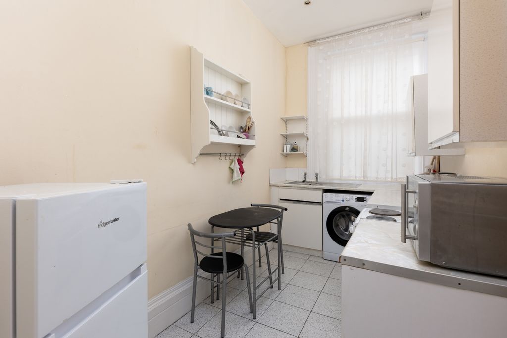 Property photo 2 of 5 Kitchen