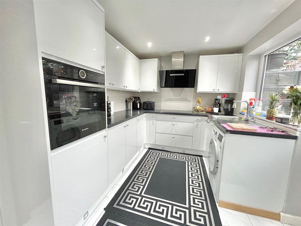 Property photo 3 of 10 Kitchen.Jpg