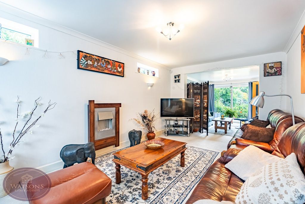 Property photo 3 of 32