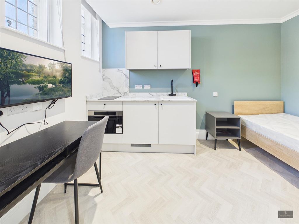 Property photo 2 of 14 Cam02887G0-Pr0616-Still003.Jpg